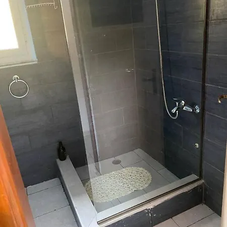 Mani Spot In Alypa Apartment *